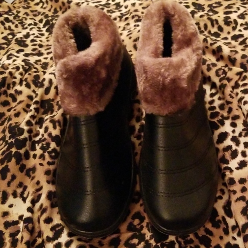 Black boots with brown fur size 8 from Just Fashio